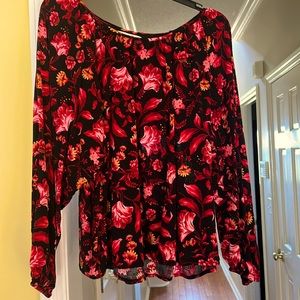 Ladies floral blouse. NWT never wore.  Size OX wide/belle long sleeves